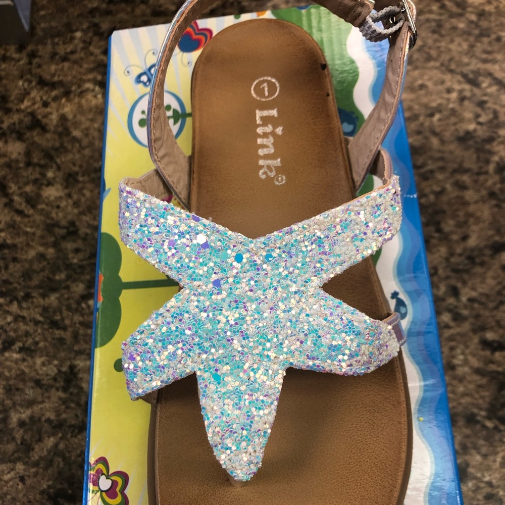 white glitter kid sandals